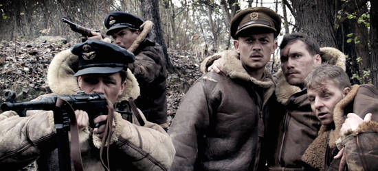 Captain Earl (Nicholas Van Der Bijl) und seine Mannschaft werden von Deutschen Soldaten verfolgt © Pandastorm Pictures